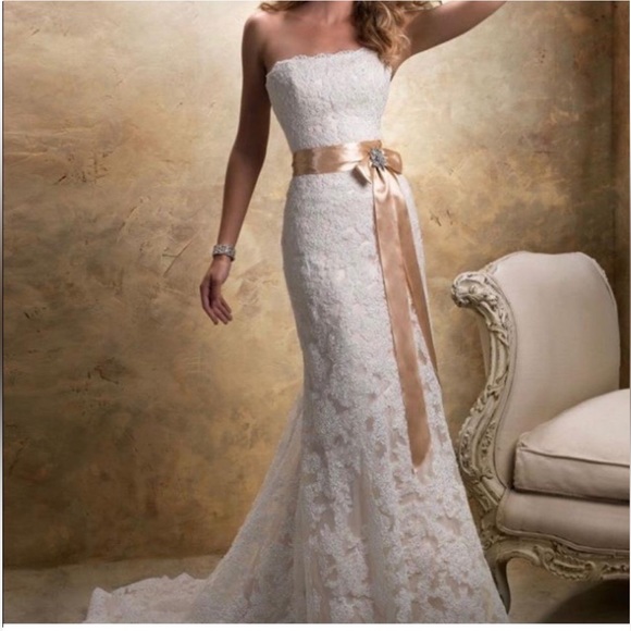 Maggie Sottero Dresses & Skirts - Maggie Sottero lace mermaid wedding dress women’s size 6